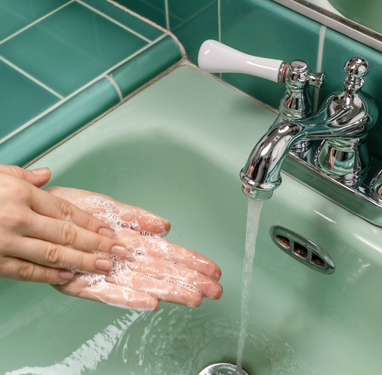 Миття рук - гарна профілактика діареї мандрівника